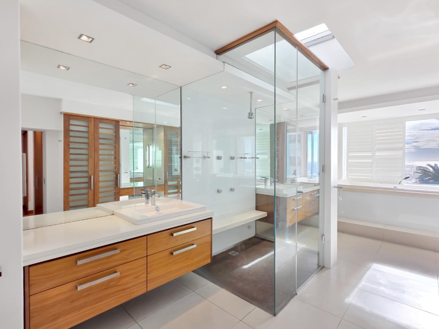 2 Bedroom Property for Sale in Sea Point Western Cape
